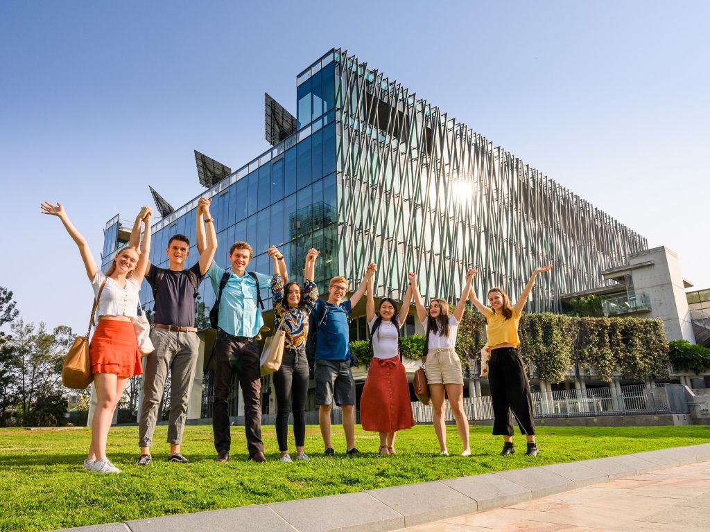 Estudiantes en la Universidad Tecnológica de Queensland (QUT) en Brisbane